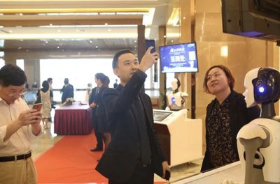 智慧服务，链接未来 武汉东西湖华美达智能会议服务管家盛大启动